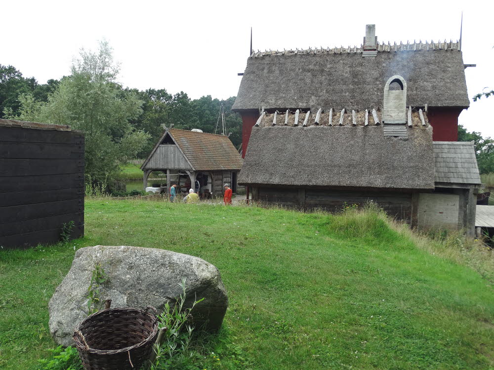 14 Dorfgeb�ude im Mittelalter Center