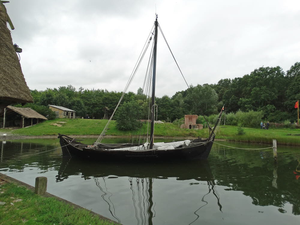 22 Schiff Agnete im Mittelalter Center