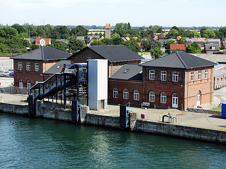 gedser hafengebaeude bild 01