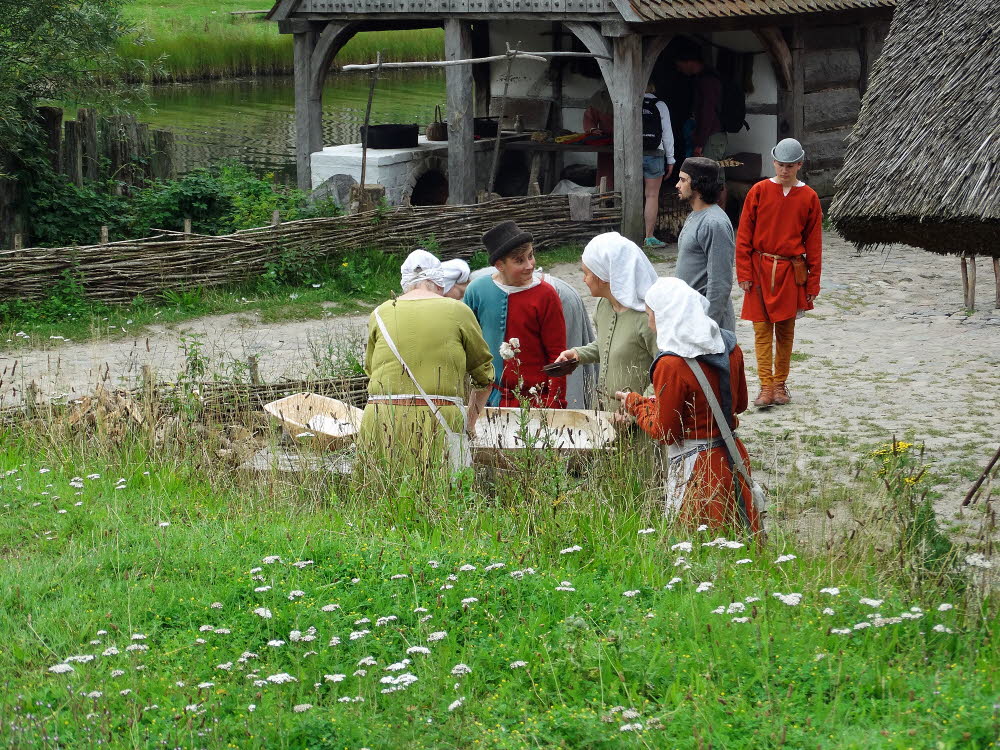 15 Dorfleben im Mittelalter Center