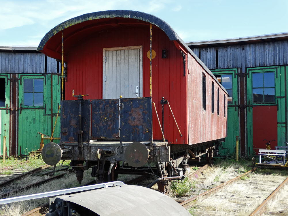 26 Gedser Remise - Aussenbereich mit Waggon